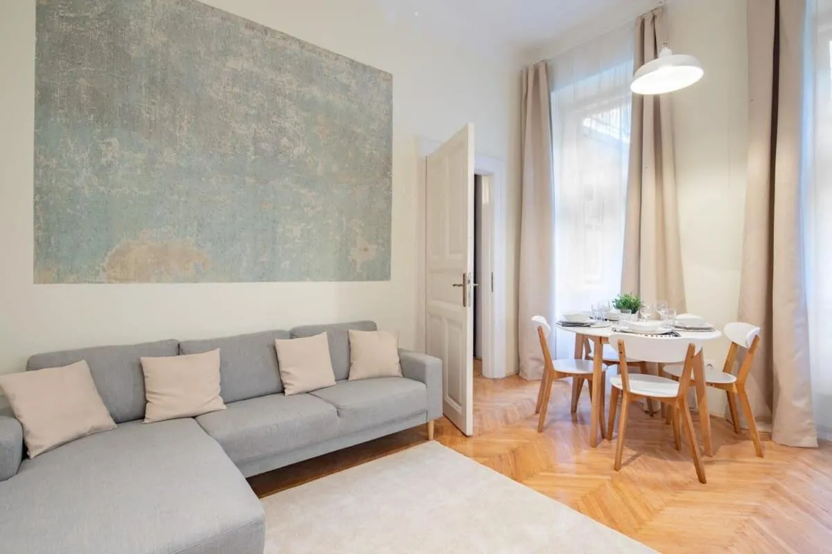 Image 3 of Quiet Comfort – Central Buda
