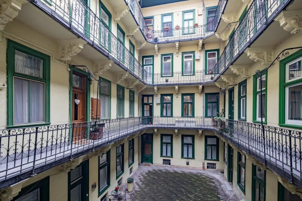 Image 5 of Quiet Comfort – Central Buda