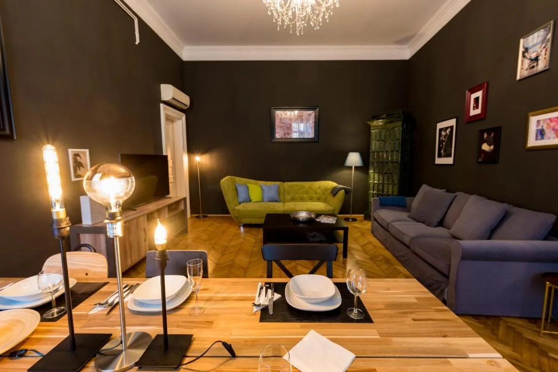 Image of R38 – Artists luxury home
