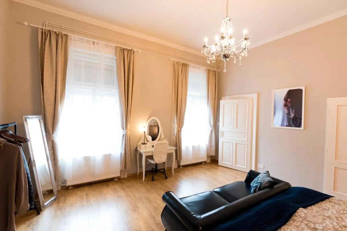 Image 6 of R38 – Artists luxury home