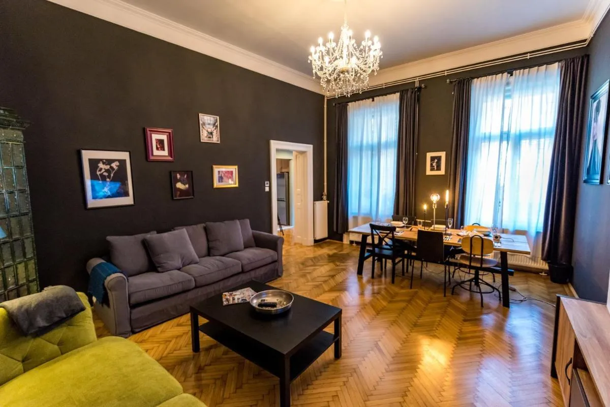 Image 1 of R38 – Artists luxury home