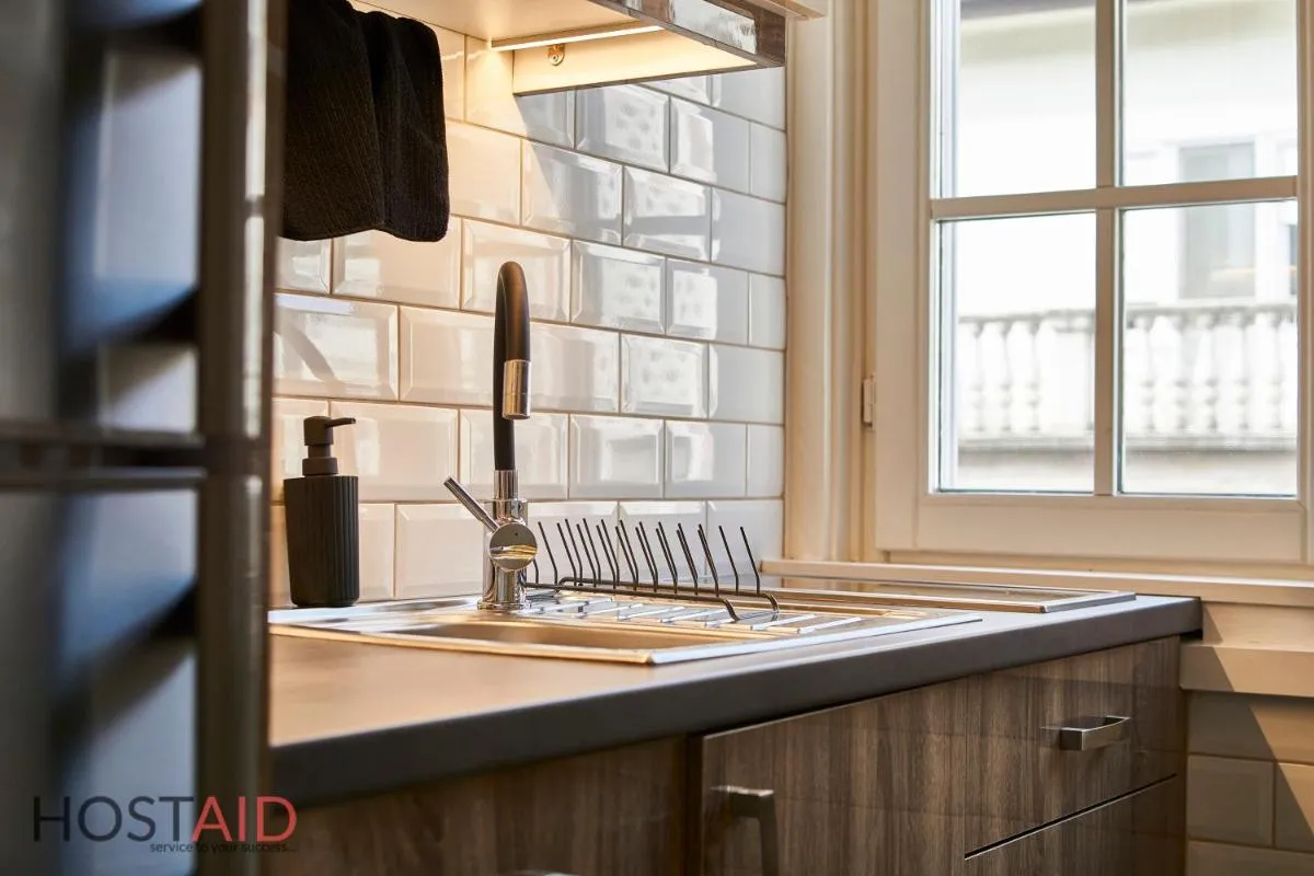 Image 2 of R7 Design Apartment – hostAID