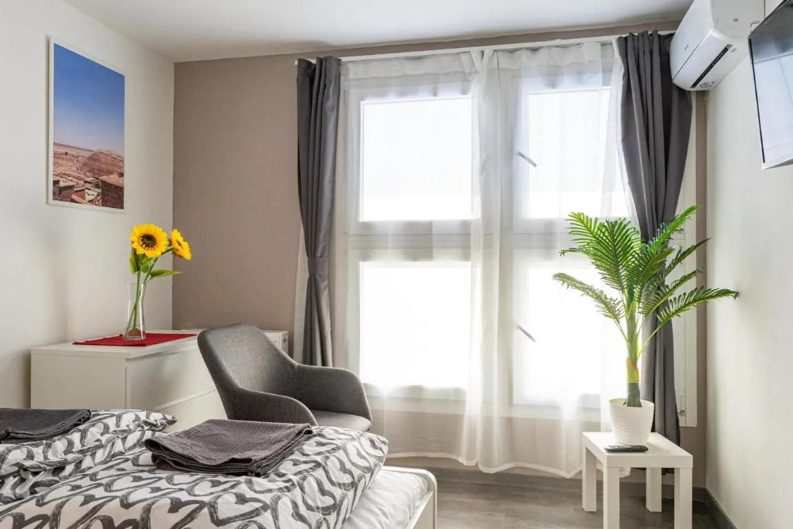 Image of RÁKÓCZI 4 BEDROOM CENTRE APARTMENT