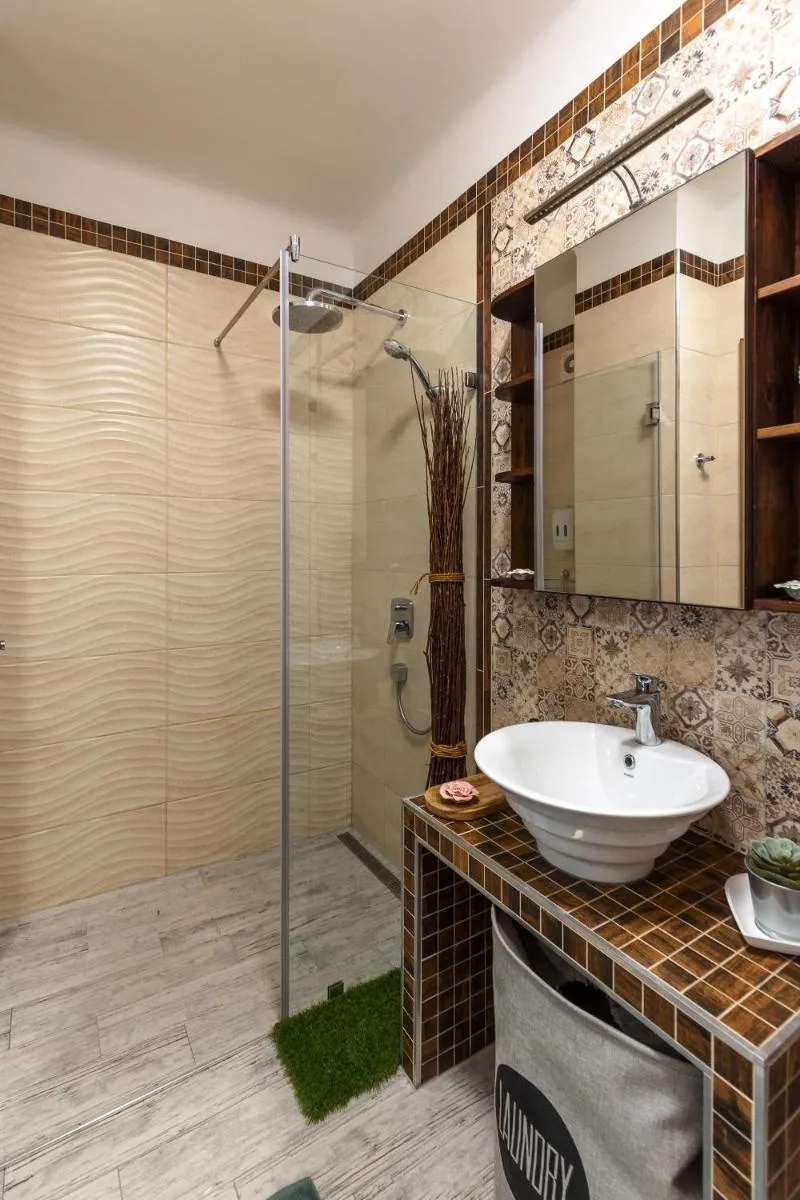 Image 3 of Riverside Luxury