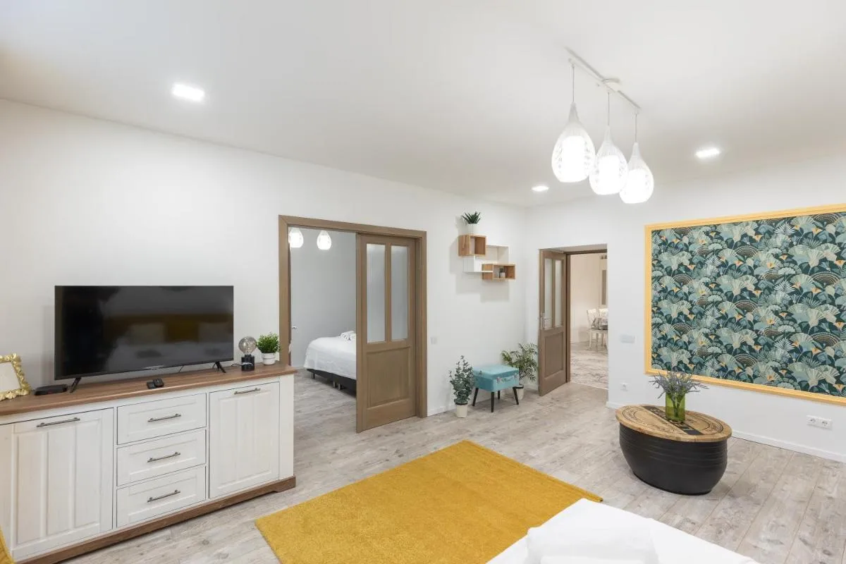 Image 4 of Riverside Luxury