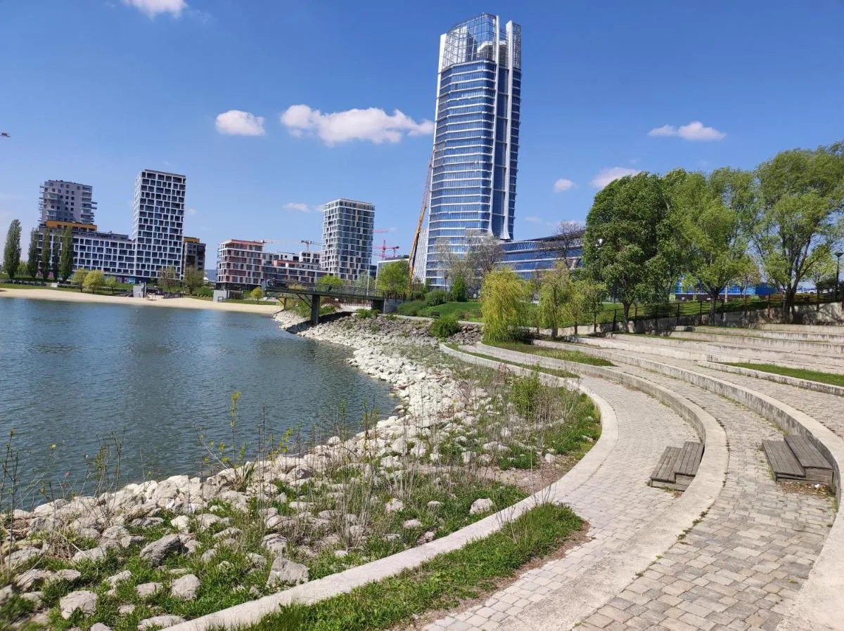 Image 5 of Riverside apartment by the Danube