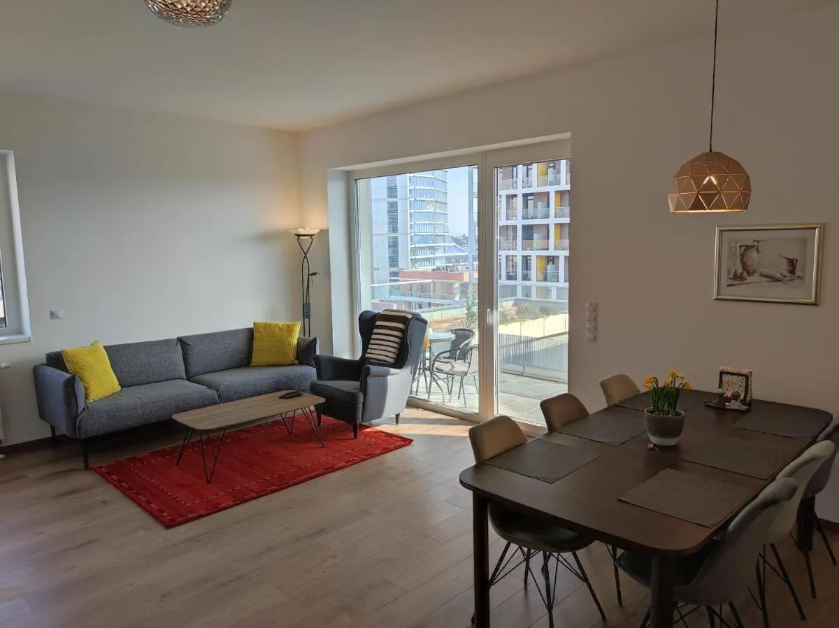 Image 3 of Riverside apartment by the Danube