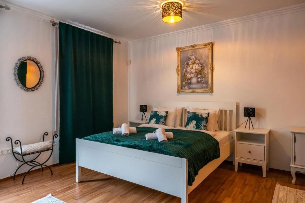 Image 1 of Romantic Studio secret garden