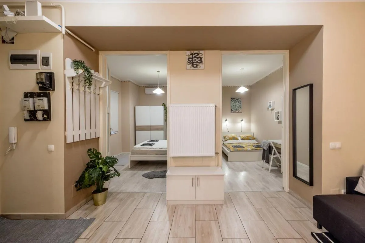 Image 2 of RoomBack Rooms – 2BR Apt with AC near Deak ter