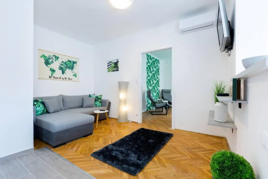 Image of Rumbach 22 Center Apartment with AC