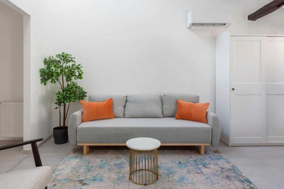Image 6 of Rustic Central Studios by LH