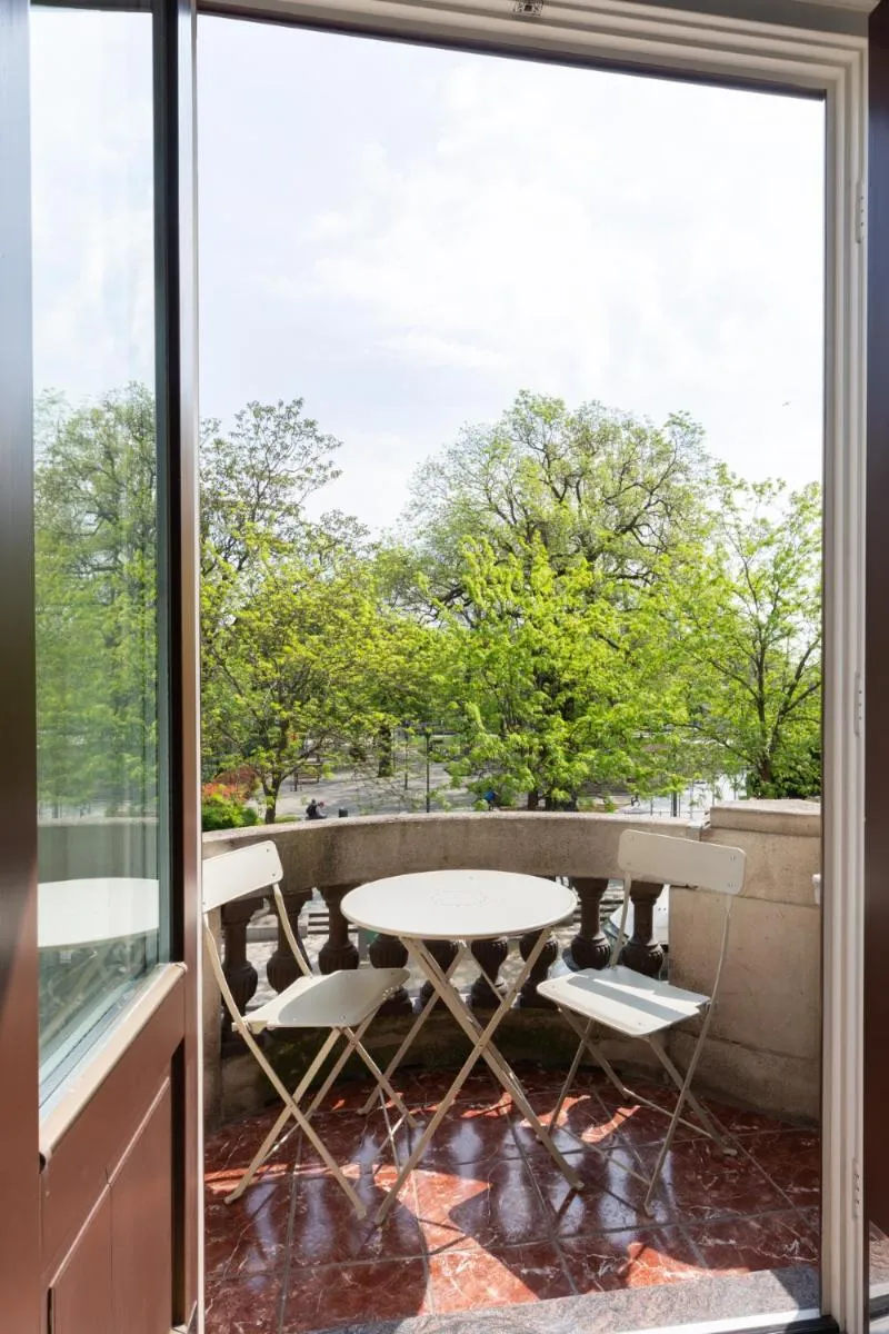 Image 3 of SUPER CENTRAL 2BR-2BT with Balcony&View&Sauna&Jacuzzi
