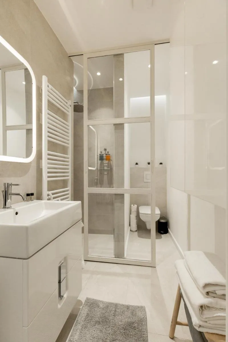 Image 6 of Space and Style in The Heart Of Budapest w 2BR&2BT
