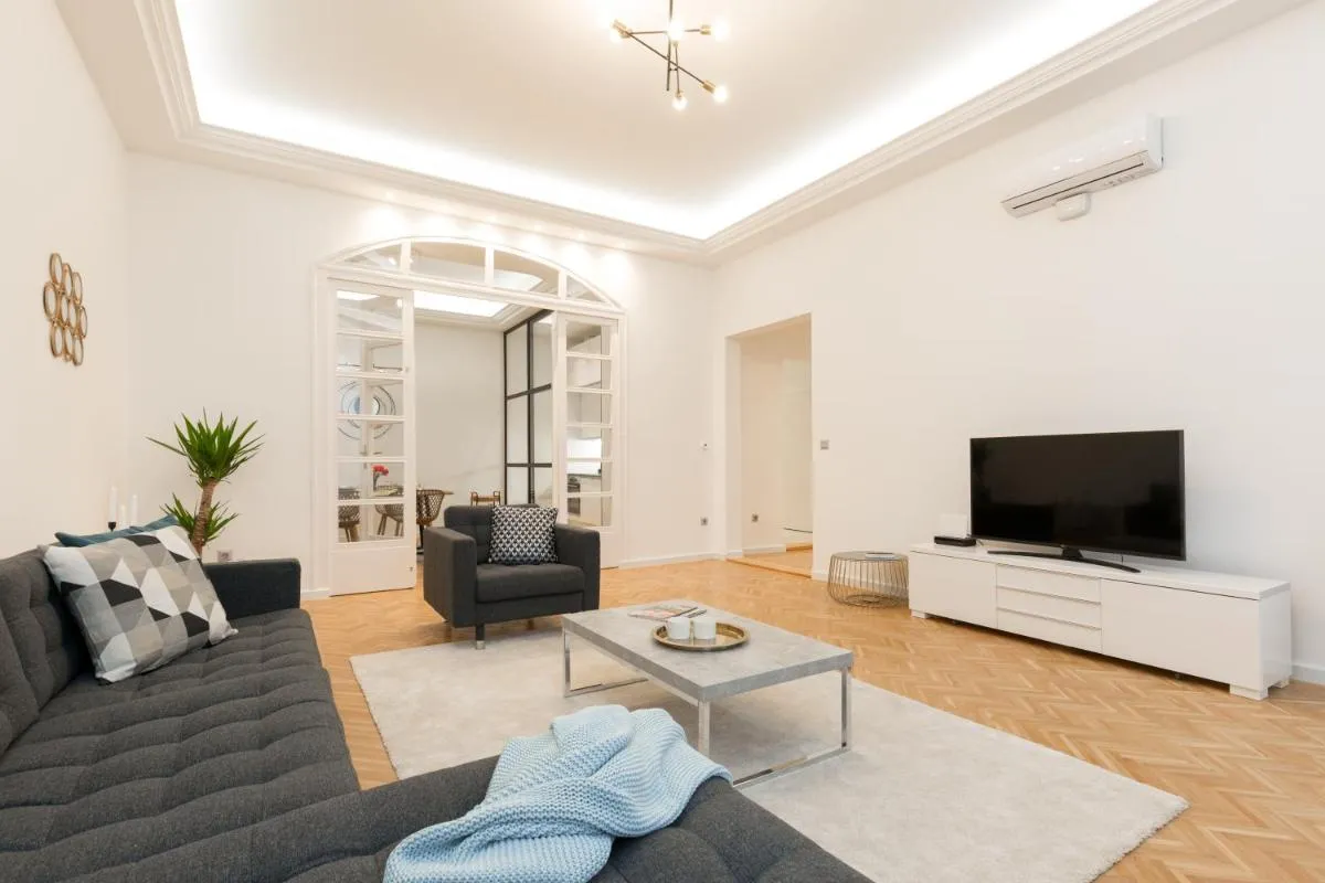 Image 4 of Space and Style in The Heart Of Budapest w 2BR&2BT