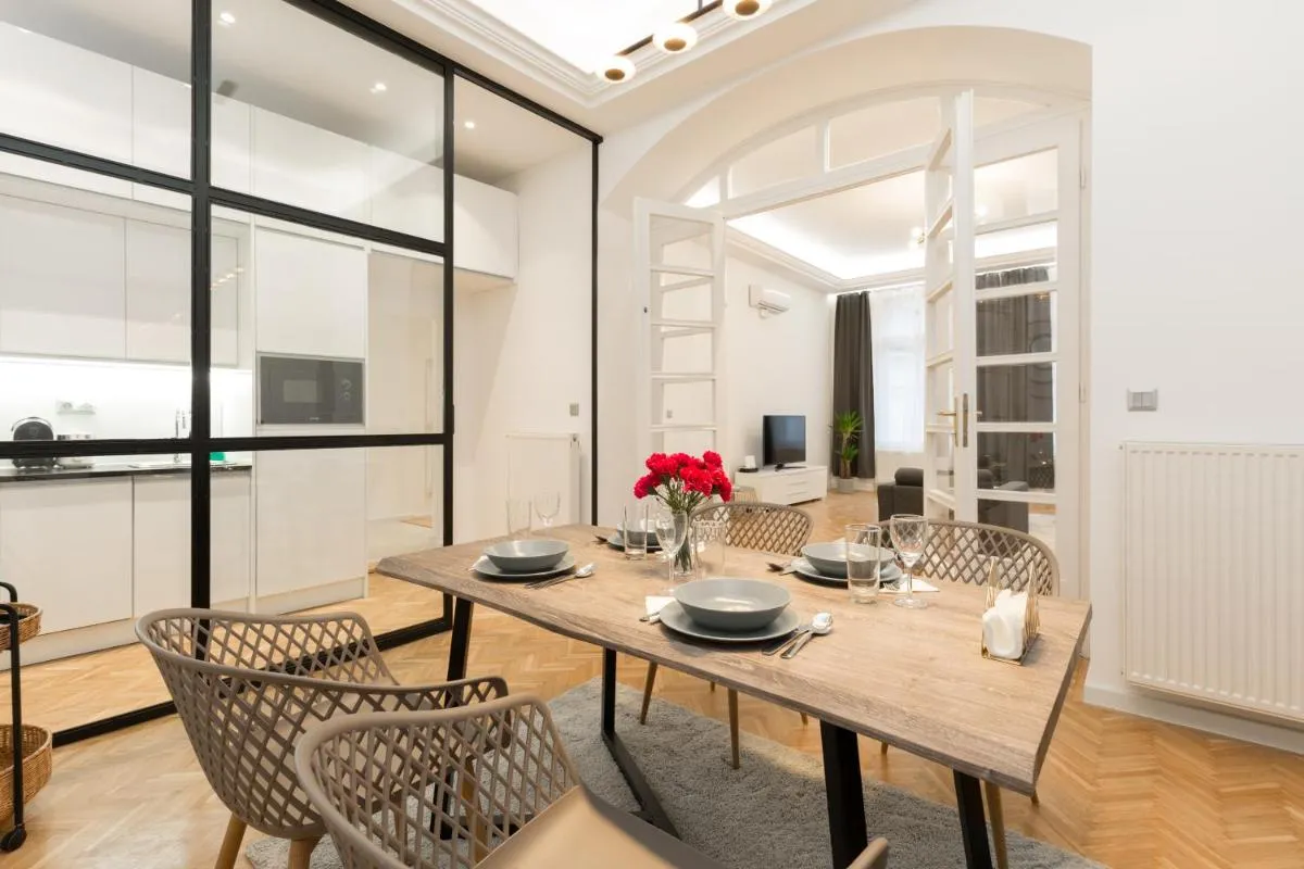 Image 2 of Space and Style in The Heart Of Budapest w 2BR&2BT