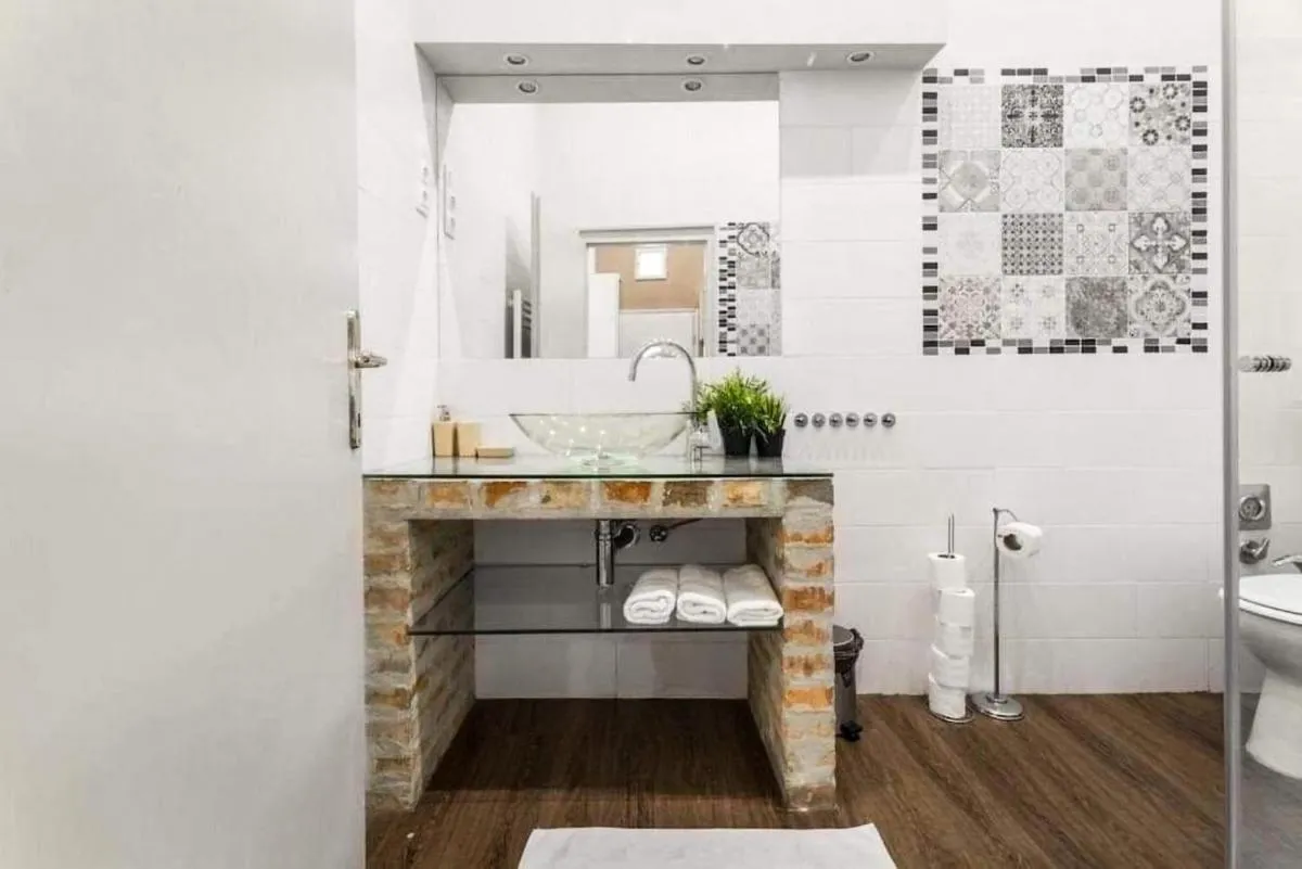 Image 2 of Spacious Apartment in the Central