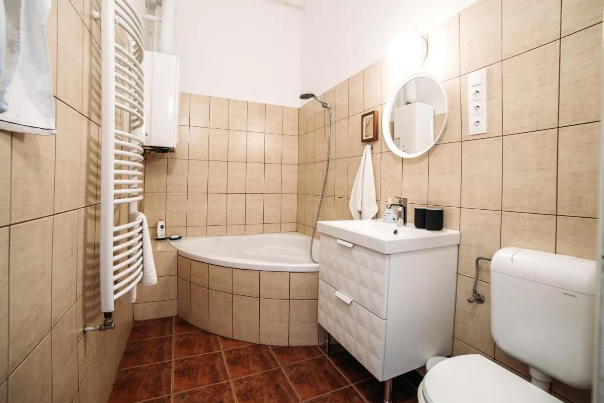 Image 2 of Spacious Apartment near Liget Budapest
