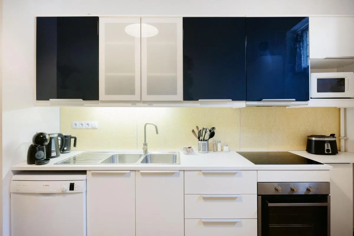 Image 4 of Spacious and Modern 3BR Apartment in Centre