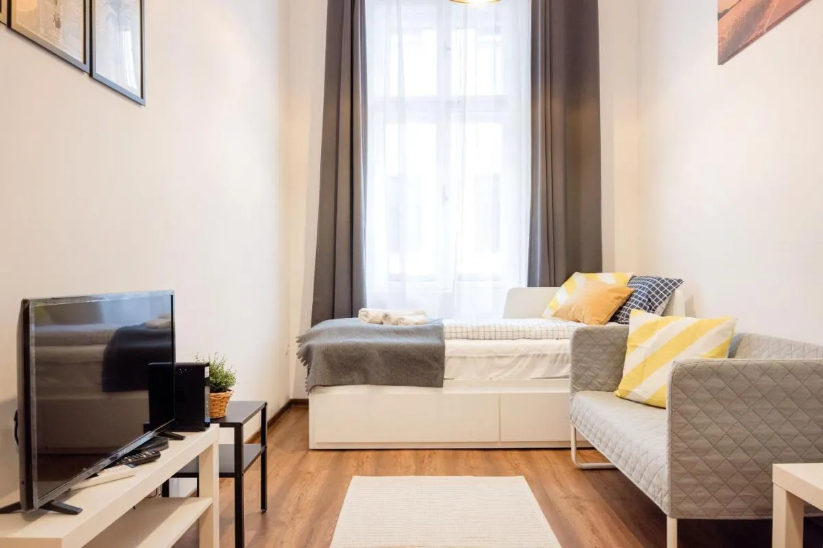 Image 6 of Spacious and Modern 3BR Apartment in Centre
