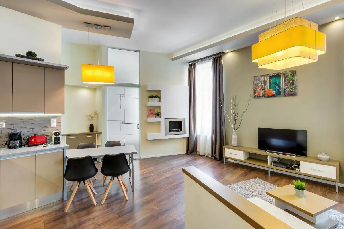 Image 4 of Spacious & stylish apartment in downtown Budapest
