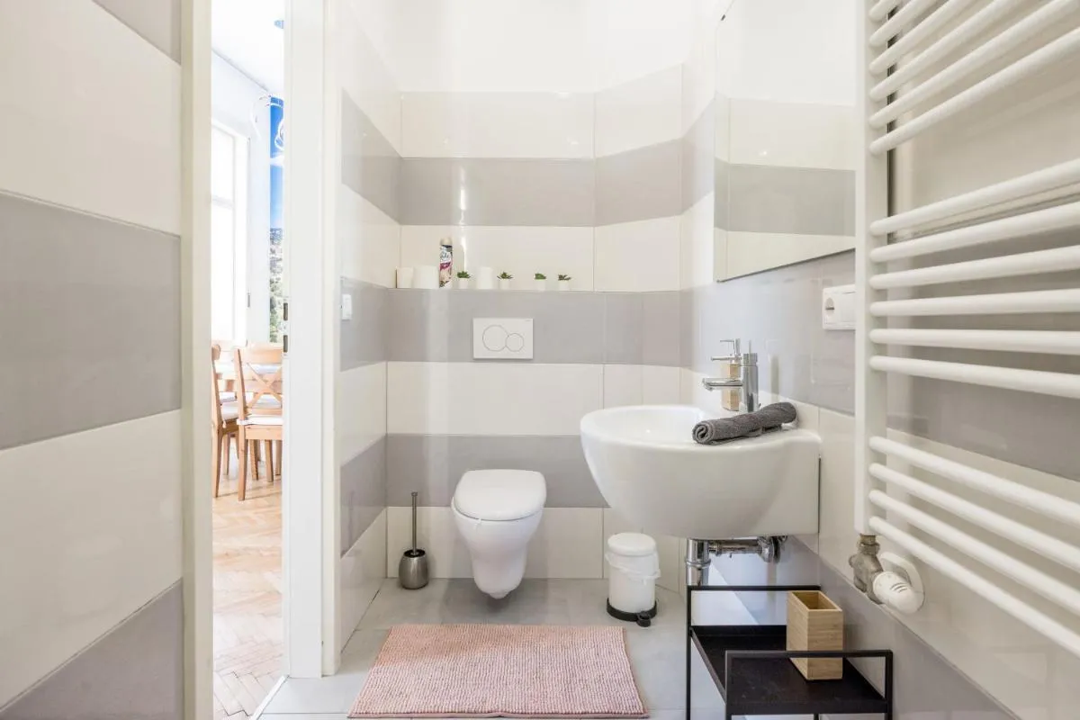 Image 6 of Spacious three-bedroom apartment in the centre