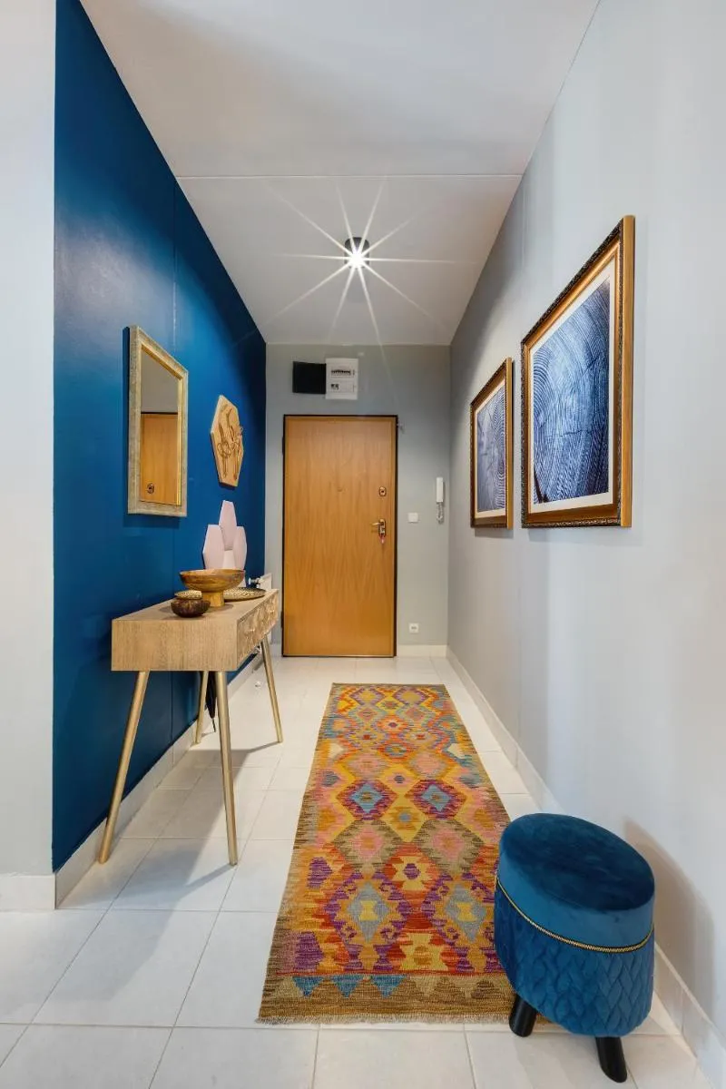 Image 5 of Stylish and colorful apartment with balcony