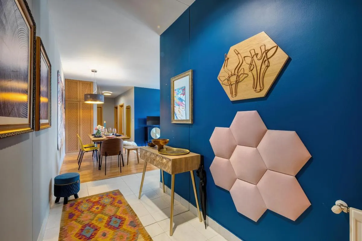 Image 6 of Stylish and colorful apartment with balcony