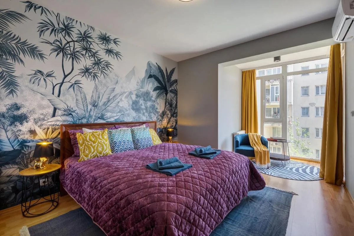 Image 2 of Stylish and colorful apartment with balcony