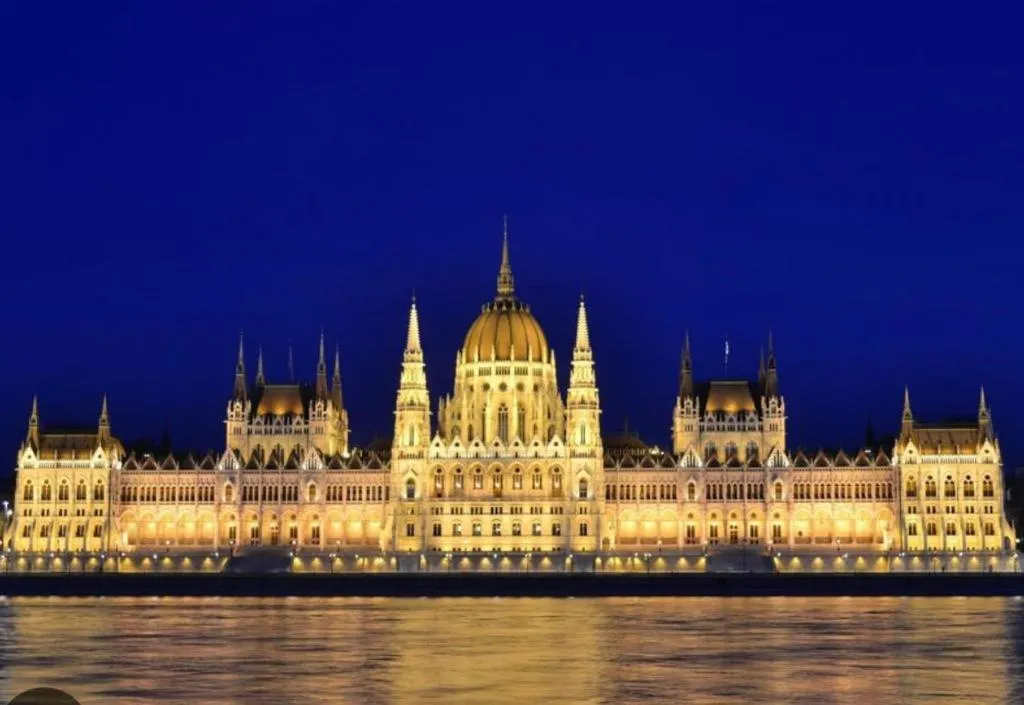 Image 4 of Stylish spot by the River Danube
