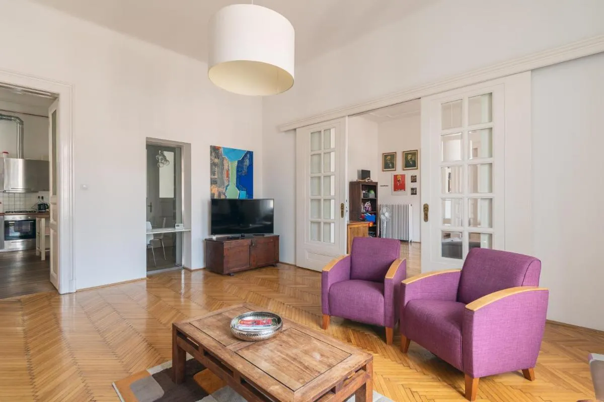 Image 2 of Sunny, Airy, Artsy & Authentic Loft with Balcony