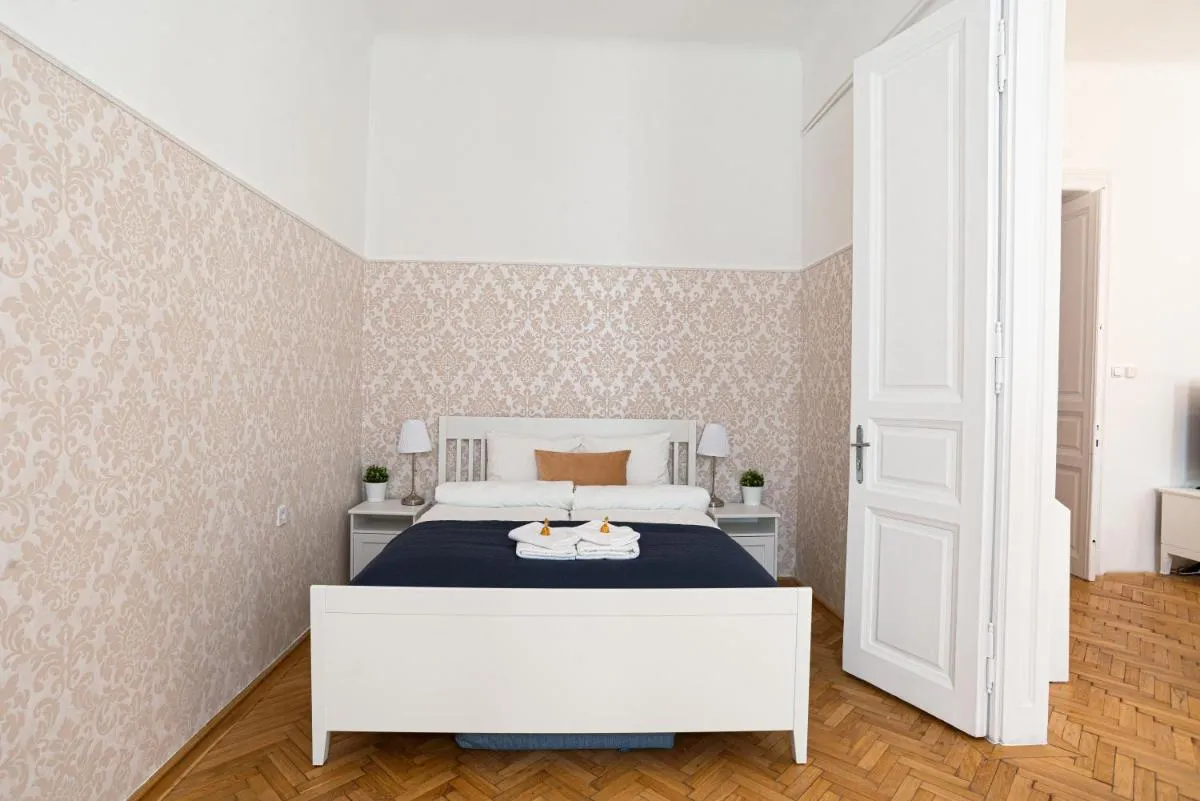 Image 1 of Terrace VuVu – Apartment with balcony in the heart of Budapest