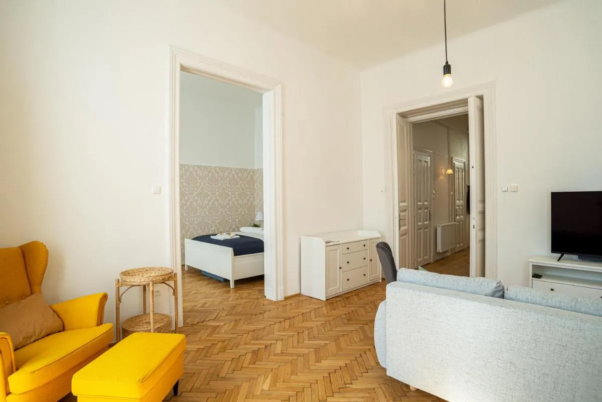 Image 4 of Terrace VuVu – Apartment with balcony in the heart of Budapest