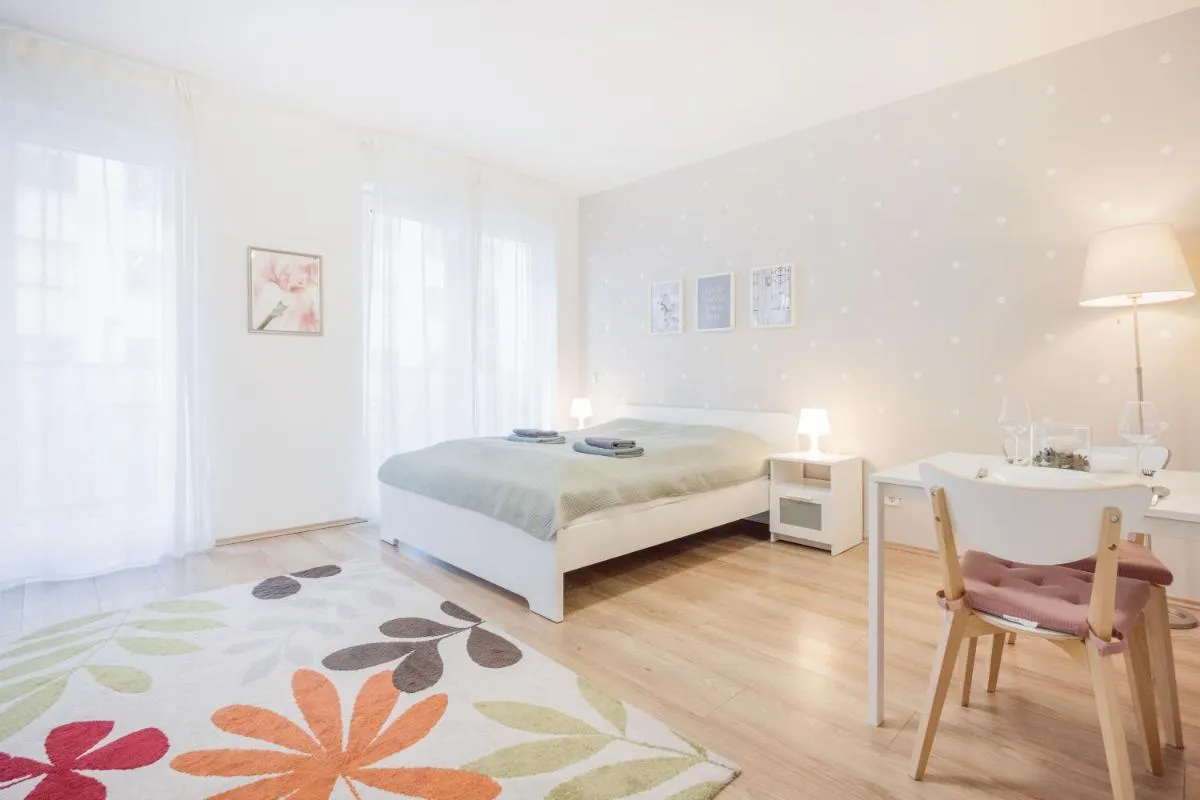 Image 5 of The Chic Crib with Balcony