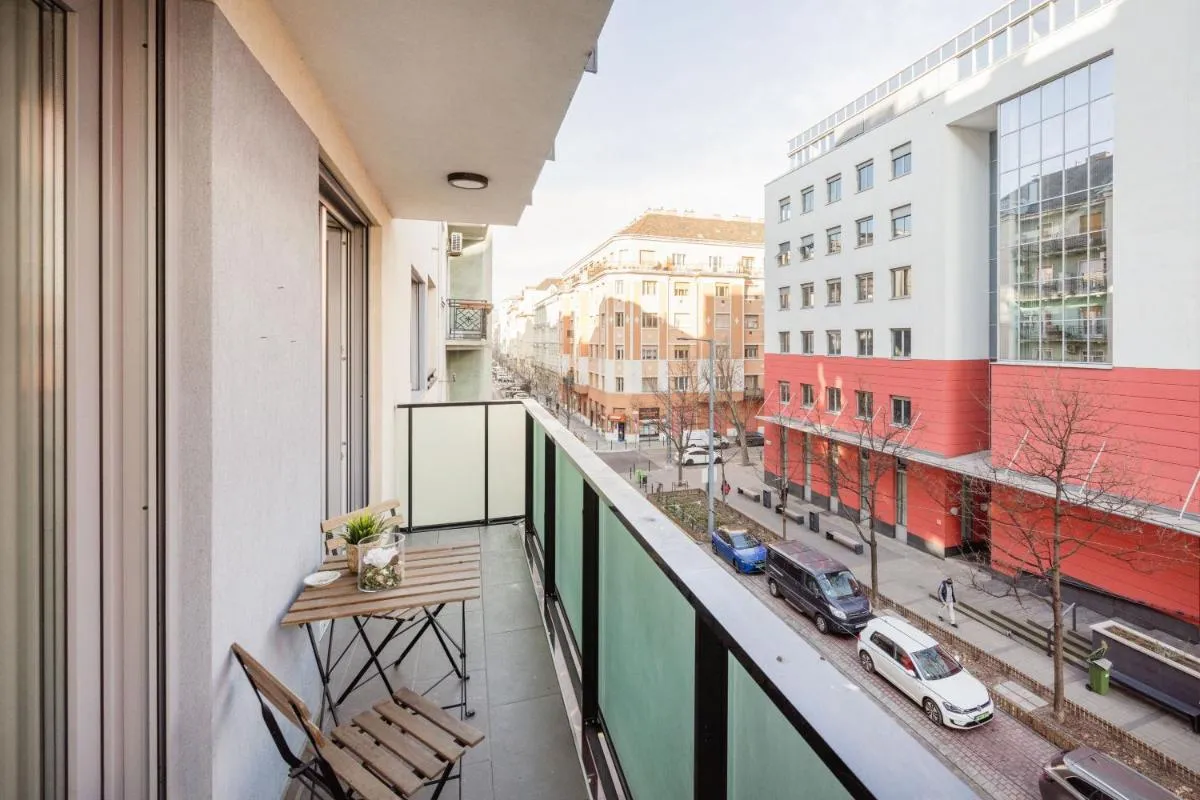 Image 1 of The Chic Crib with Balcony