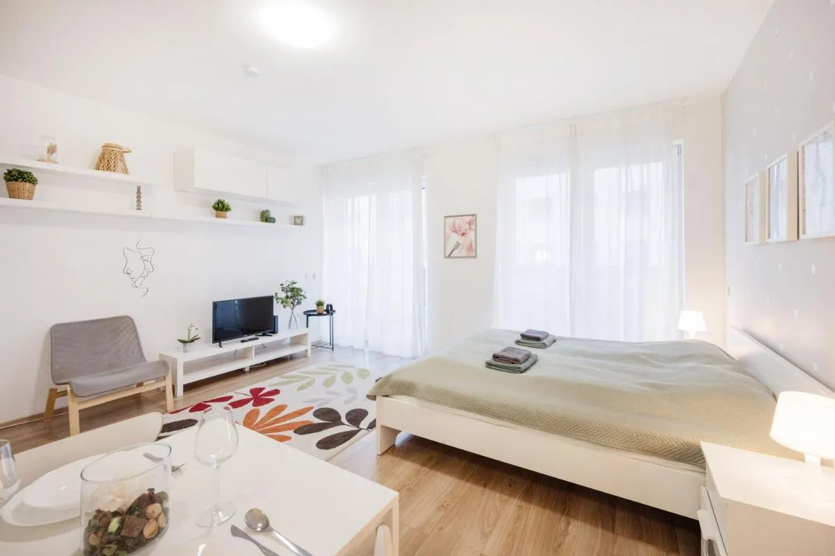 Image 4 of The Chic Crib with Balcony