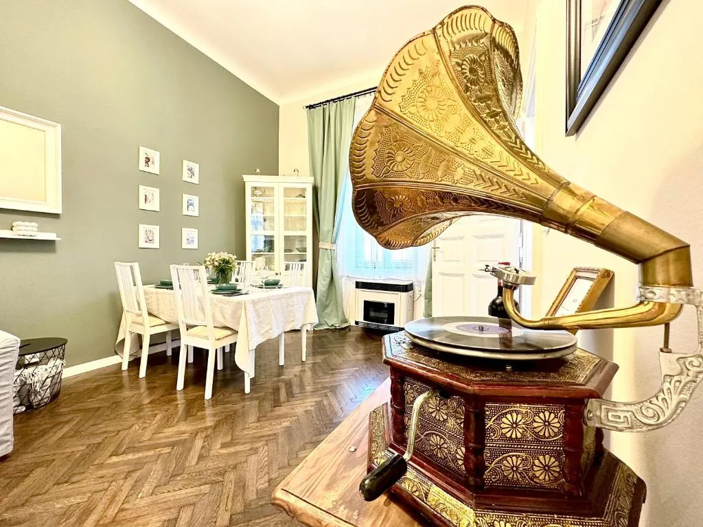 Image of The Spot with Green Chair – cozy space near Danube