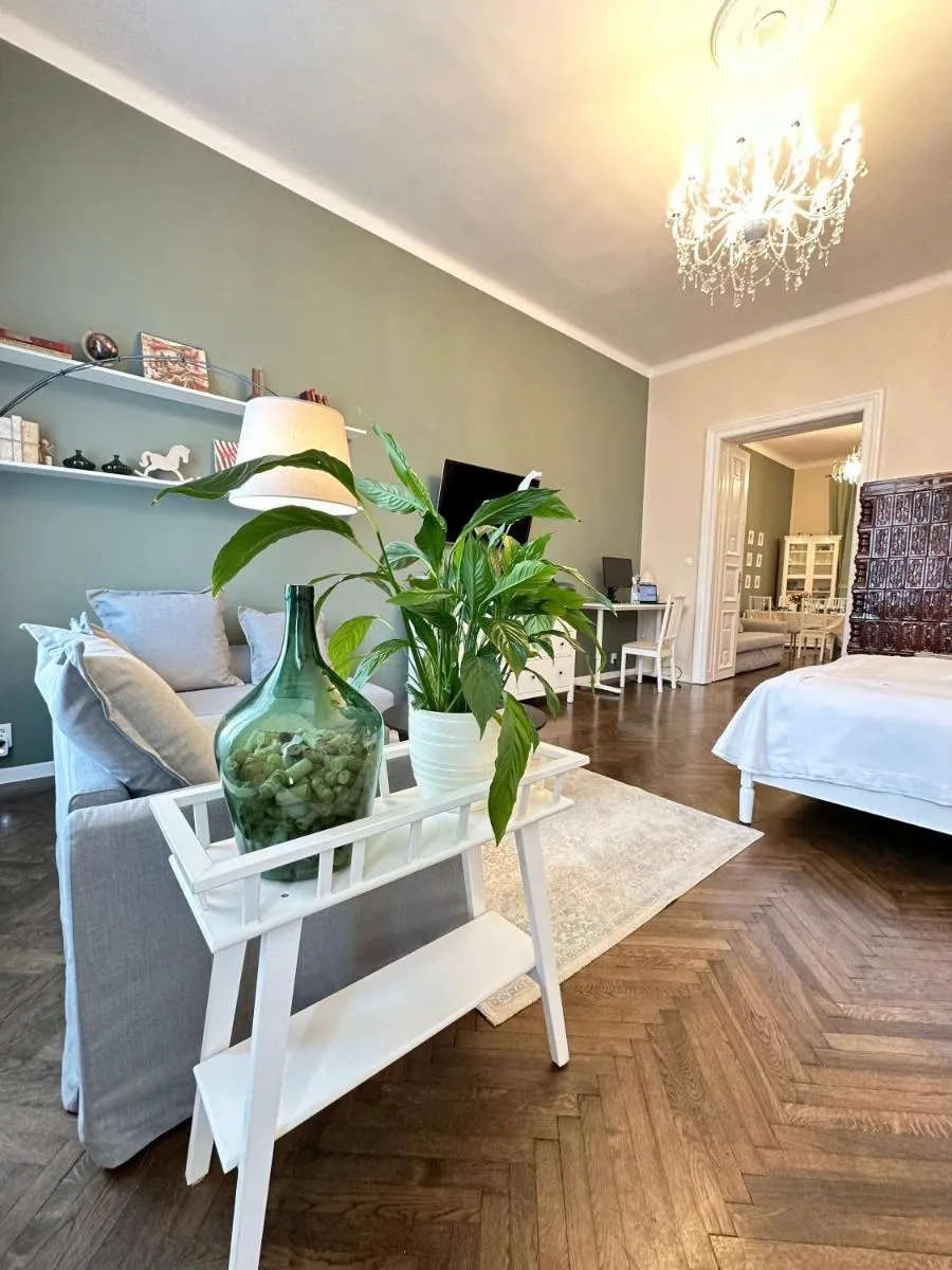 Image 2 of The Spot with Green Chair – cozy space near Danube