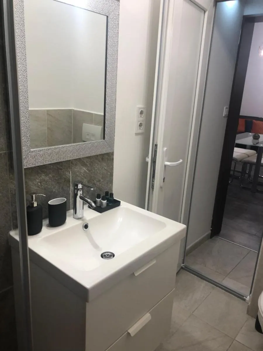 Image 6 of Trendy City Apartment