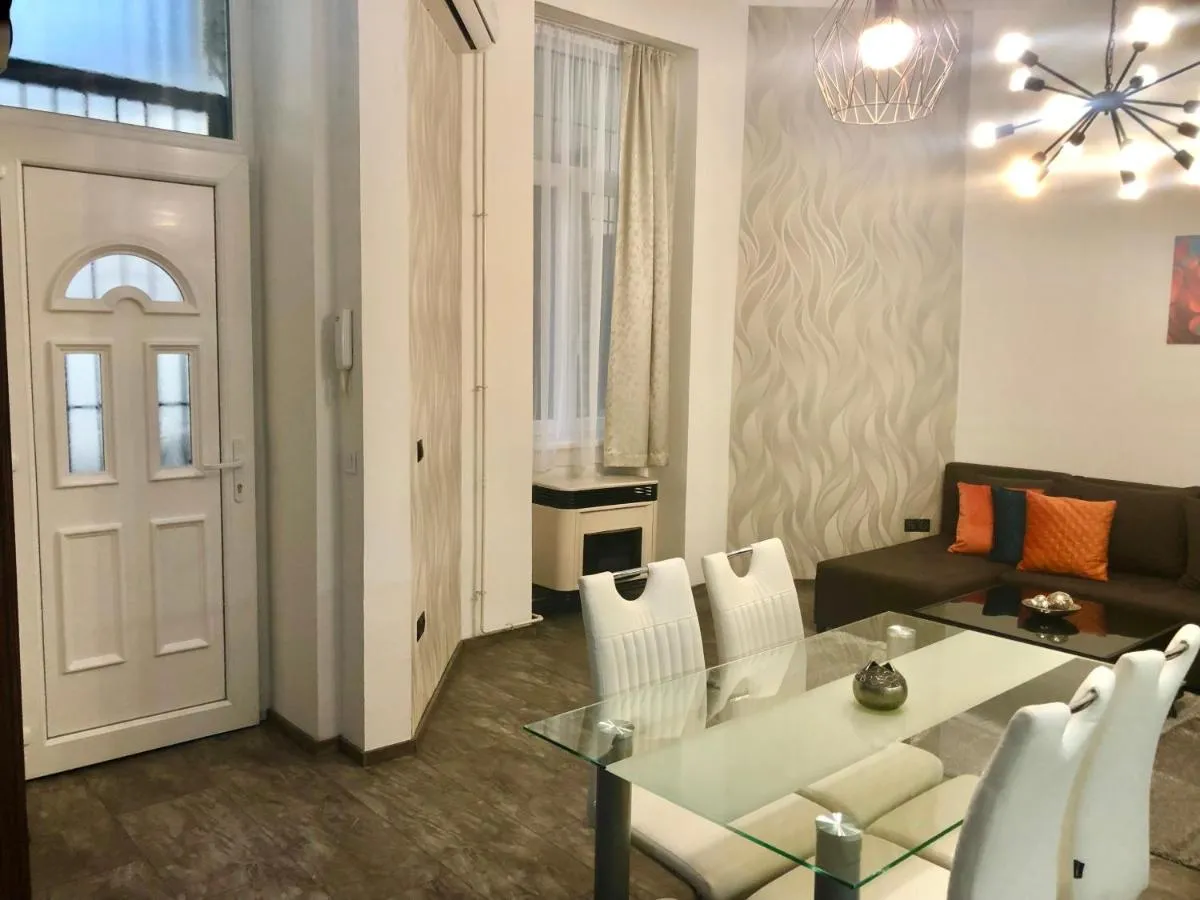 Image 5 of Trendy City Apartment