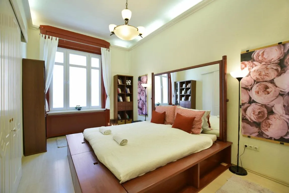 Image of Ultra central apartment at Synagogue