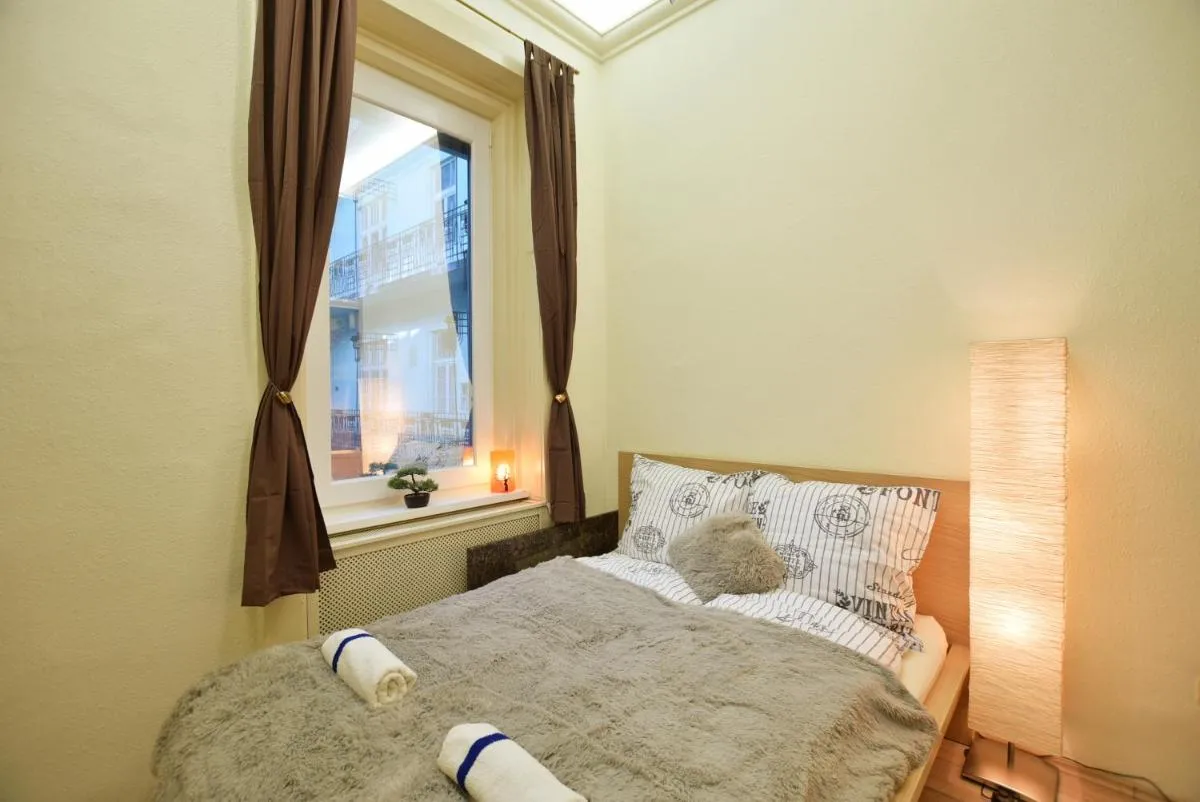 Image 3 of Ultra central apartment at Synagogue