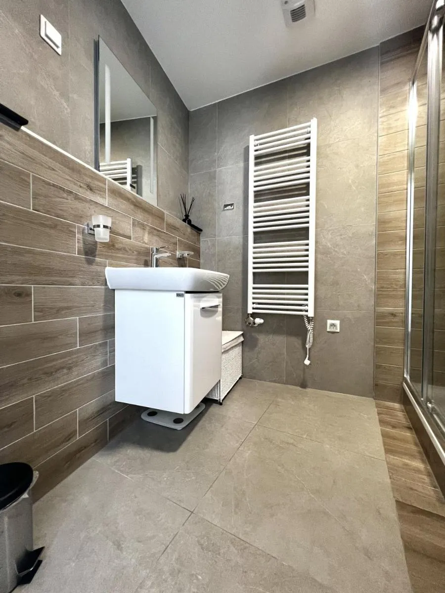 Image 4 of VP Suites