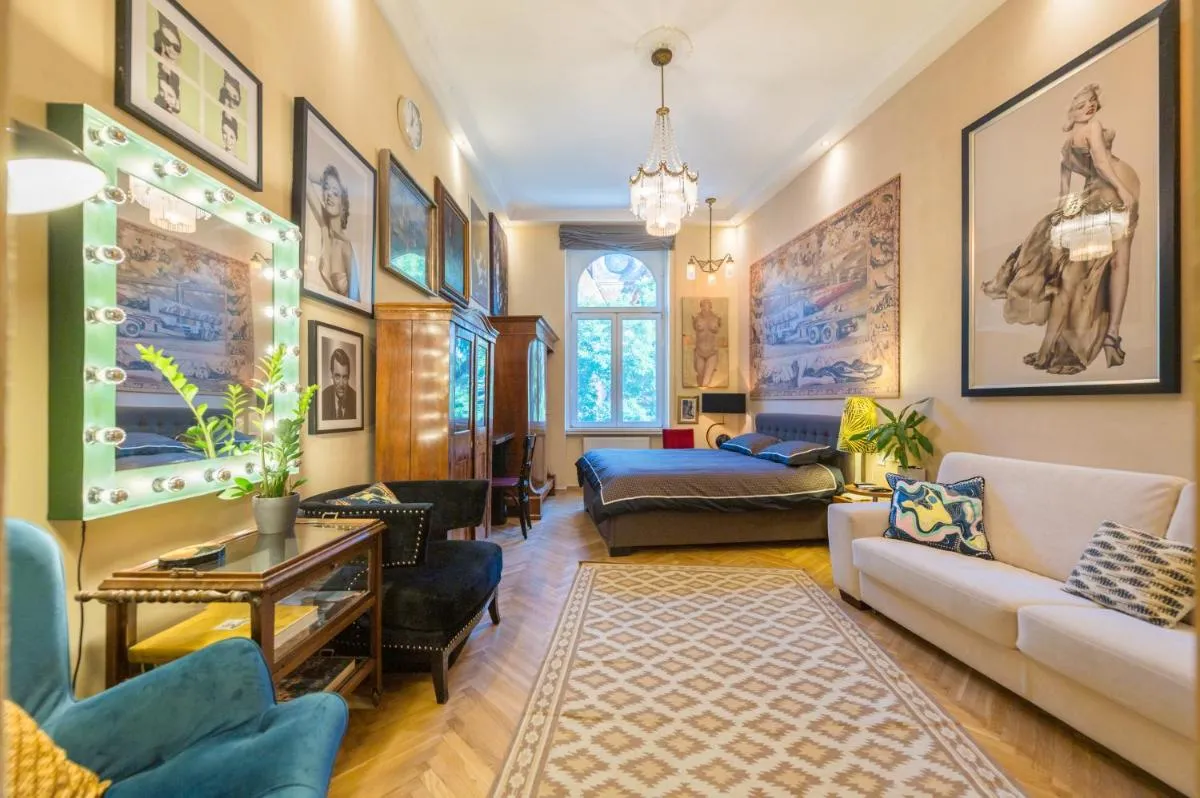 Image 1 of Venus Apartments – The Actor’s Den