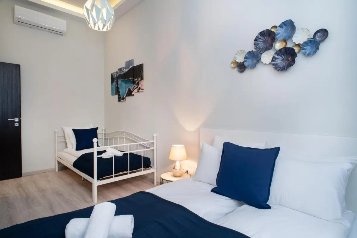Image 1 of Very central NEW and large AC apartment