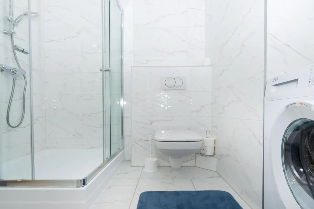 Image 4 of WaterFront City Apartments by UrbanRent