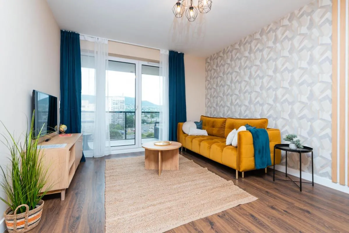 Image 3 of WaterFront City Apartments by UrbanRent