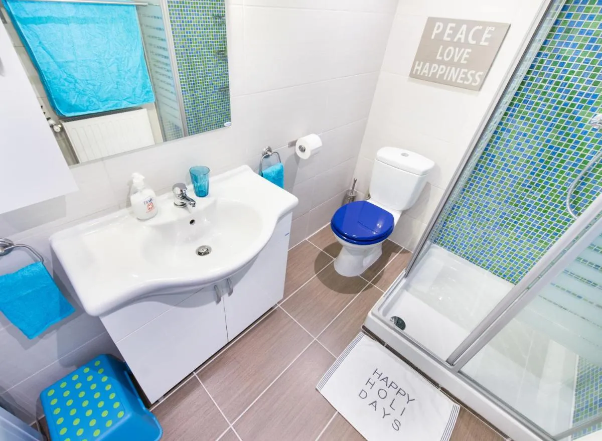 Image 2 of happy home BLUE – apartment with free Pinball Machine