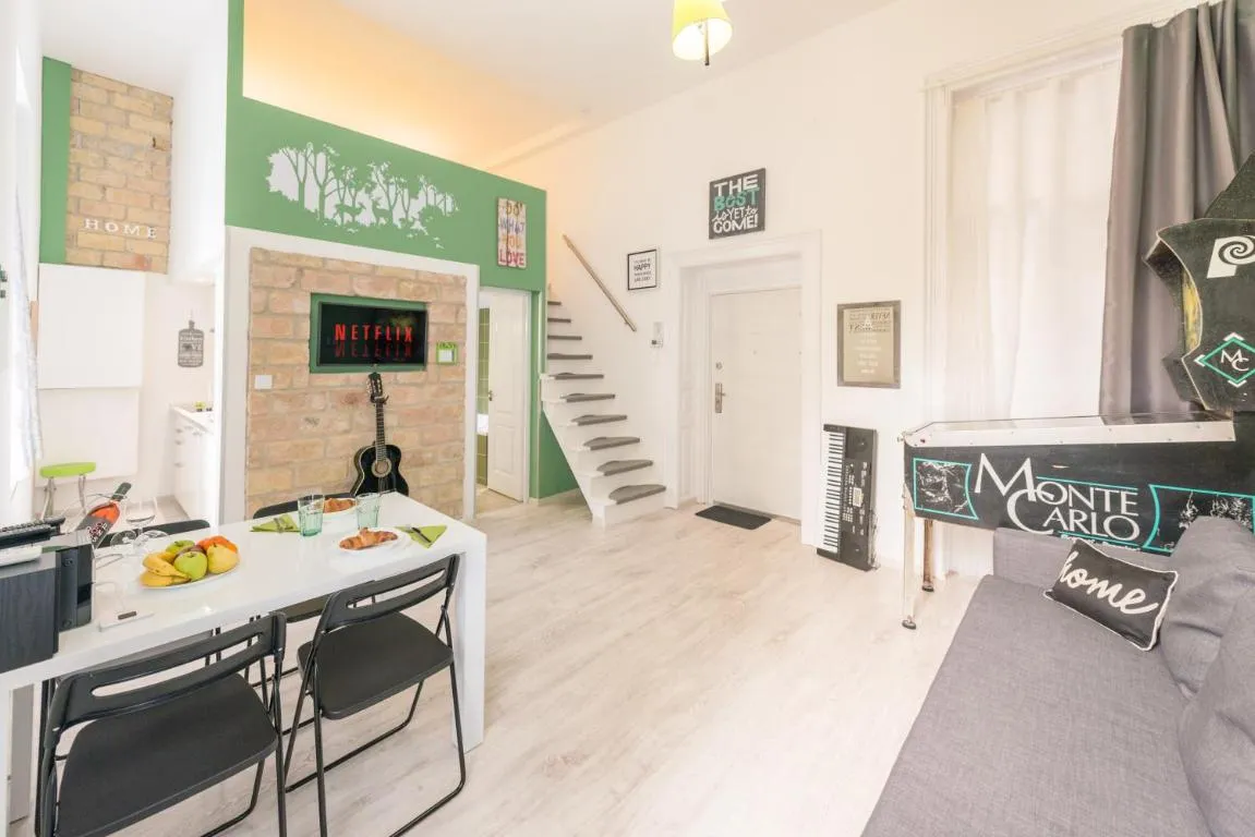 Image of happy home FOX – apartment with free Pinball Machine